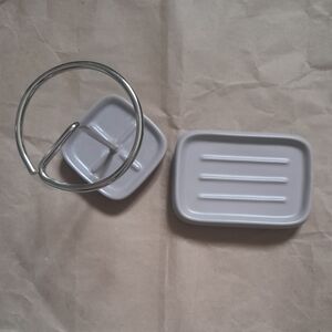 Gray Soap Dish Set with Metal Holder